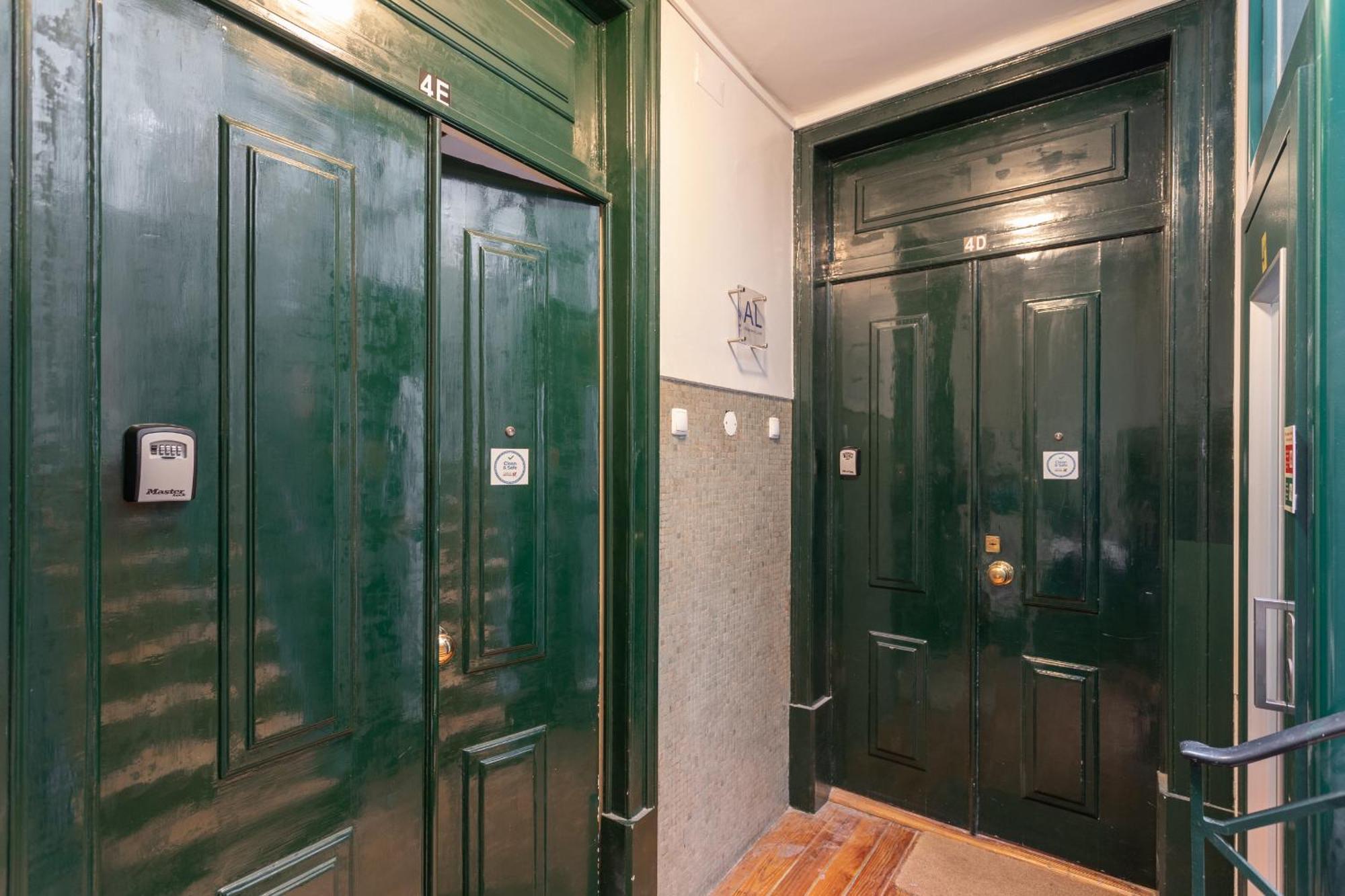 Santa Justa 24 Lisbon Downtown Apartment Стая снимка